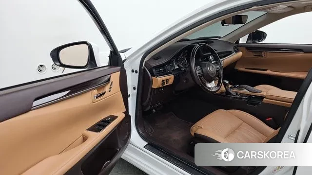 Lexus New ES300h id 3666996 из Кореи 20