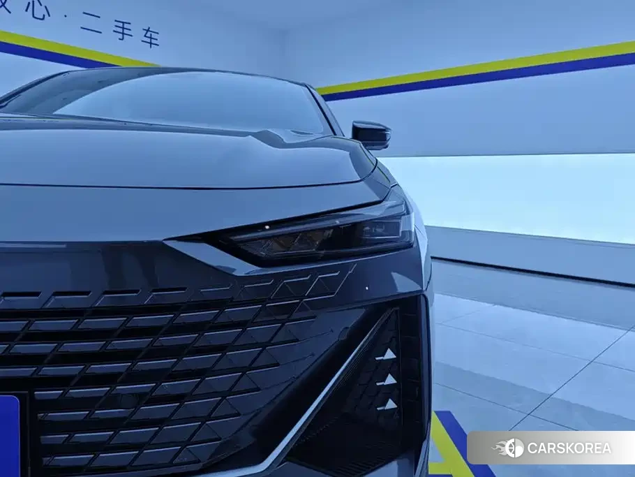 Chang'an UNI-V id 4601171 из Китая 16