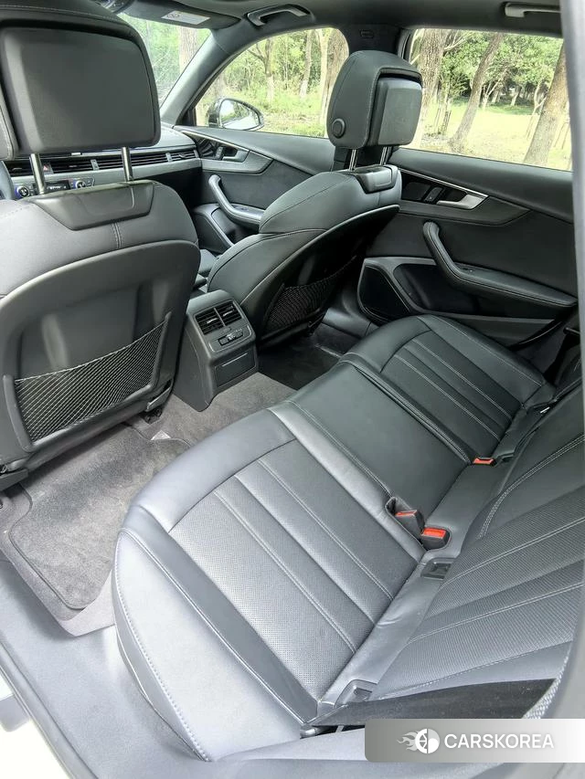 Audi A4L id 4307456 из Китая 12
