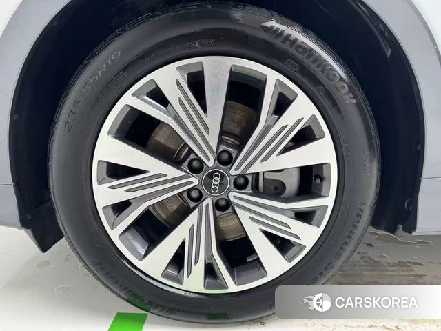 Audi Q5 e-tron id 4260781 из Китая 18