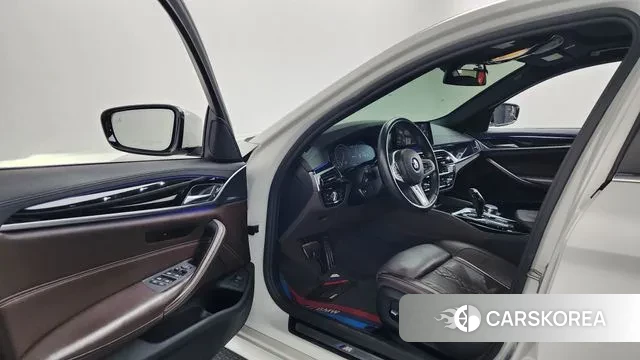 BMW 5 Series (G30) id 3789414 из Кореи 20