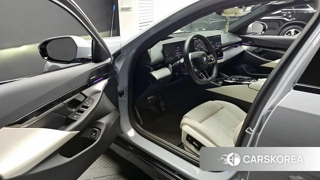 BMW 5 Series (G60) id 3825943 из Кореи 20