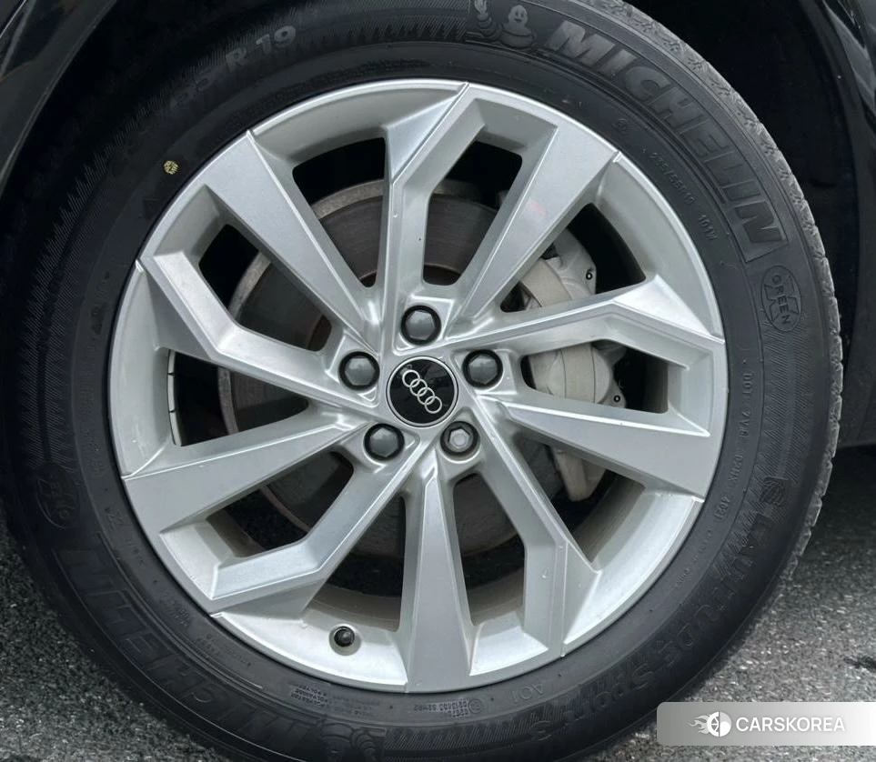 Audi Q5L id 4462018 из Китая 16