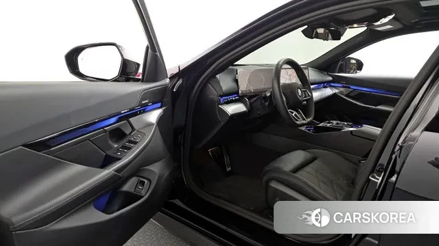 BMW 5 Series (G60) id 3595993 из Кореи 20