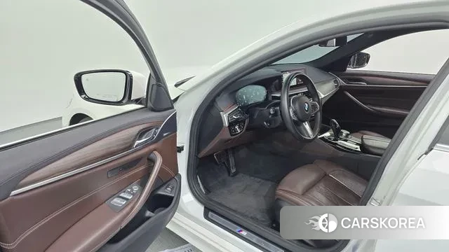 BMW 5 Series (G30) id 3018472 из Кореи 20