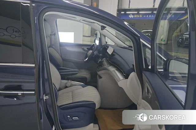 Roewe iMAX8 id 3823423 из Китая 17