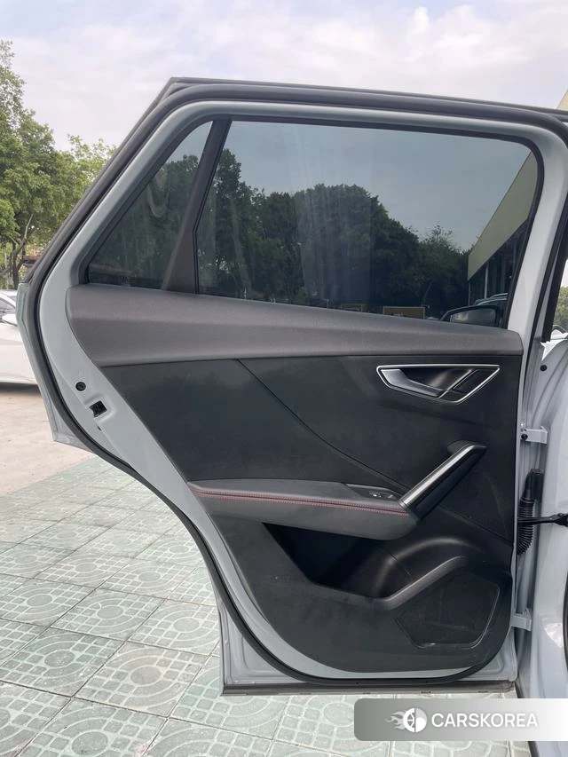 Audi Q2L id 4273845 из Китая 23