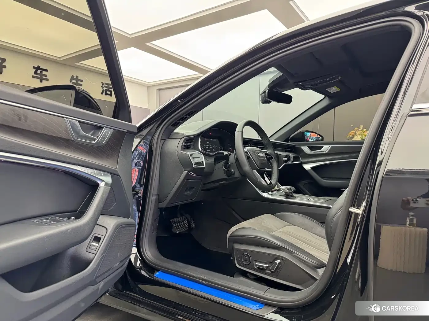 Audi A6L id 4679917 из Китая 14