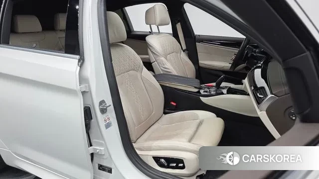 BMW 5 Series (G30) id 3760807 из Кореи 20