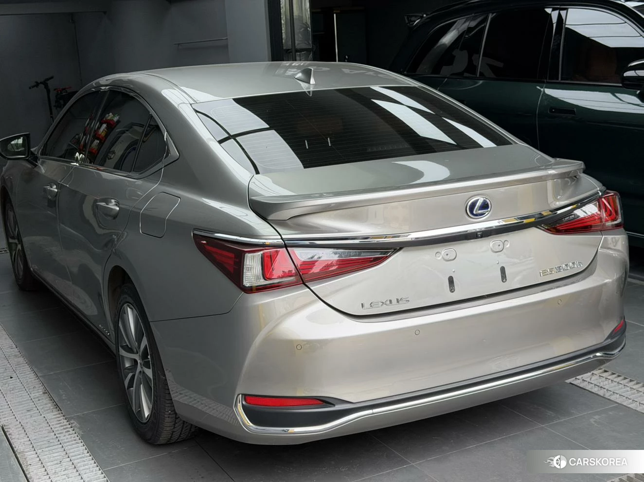 Lexus ES id 4485379 из Китая 16