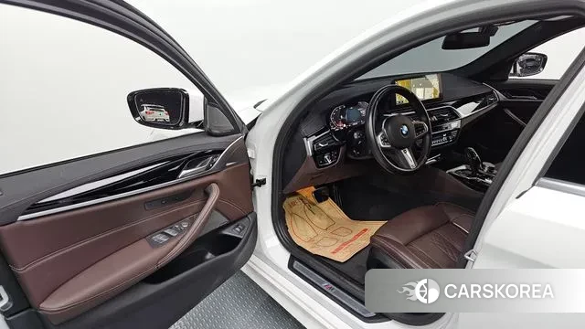 BMW 5 Series (G30) id 3341984 из Кореи 20