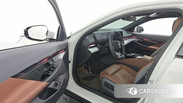 BMW 5 Series (G60) id 4527580 из Кореи 32