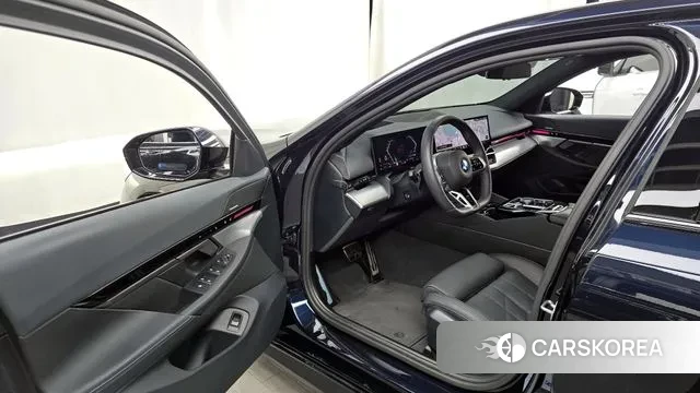 BMW 5 Series (G60) id 3382929 из Кореи 20