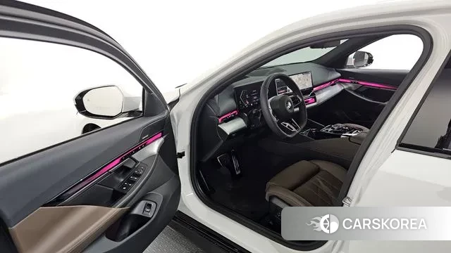 BMW 5 Series (G60) id 3706472 из Кореи 20