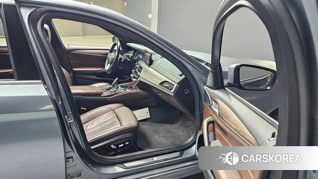 BMW 5 Series (G30) id 3845960 из Кореи 20