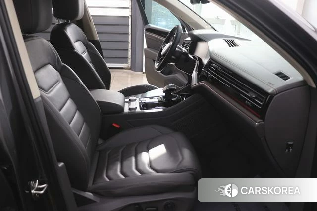 Volkswagen Touareg id 4307142 из Китая 32