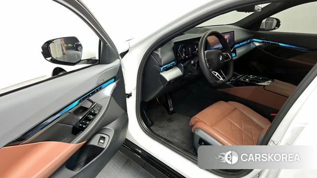 BMW 5 Series (G60) id 3882772 из Кореи 20