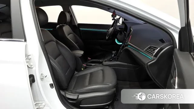 Hyundai Avante AD id 3647366 из Кореи 20