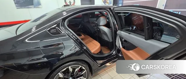 BMW 5 Series (G60) id 3618959 из Кореи 19