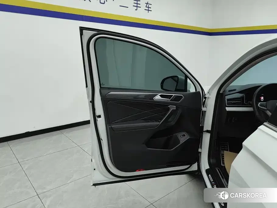 Volkswagen Tiguan L id 4576679 из Китая 16