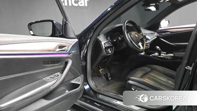 BMW 5 Series (G30) id 3905851 из Кореи 20