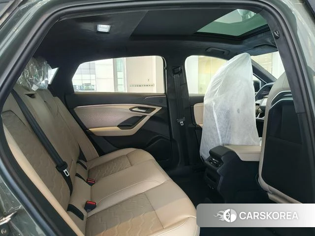 Audi Q6L Sportback e-tron id 4297621 из Китая 19