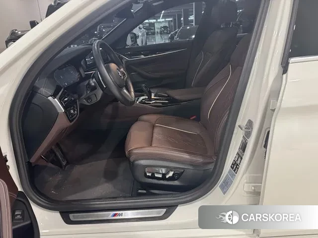 BMW 5 Series (G30) id 3405996 из Кореи 18