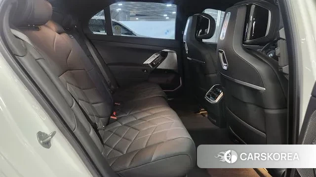 BMW 7 Series (G70) id 3745036 из Кореи 20