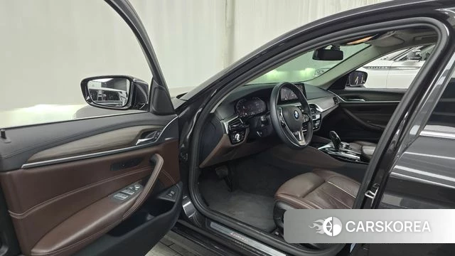 BMW 5 Series (G30) id 4402974 из Кореи 31