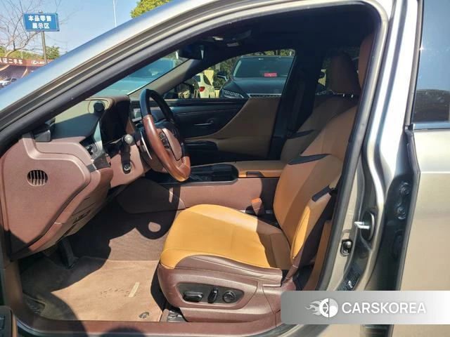Lexus ES id 4241648 из Китая 12
