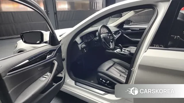 BMW 5 Series (G30) id 3412813 из Кореи 20