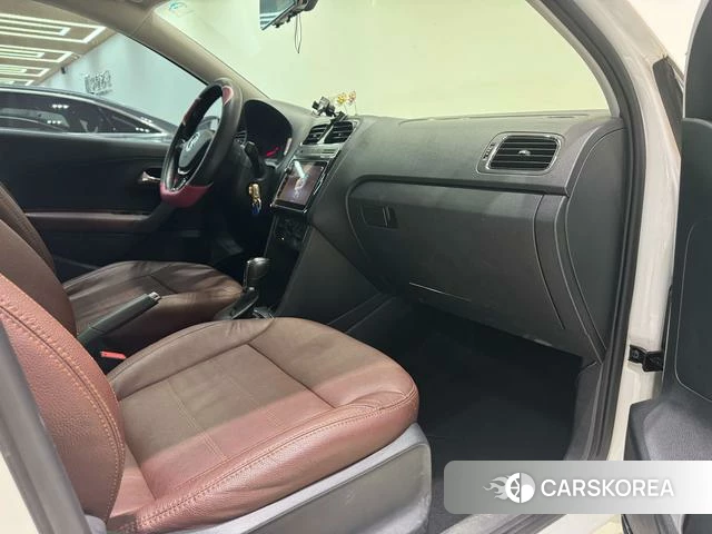 Volkswagen Polo id 4213993 из Китая 17