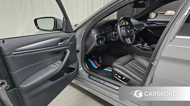 BMW 5 Series (G30) id 4382369 из Кореи 31