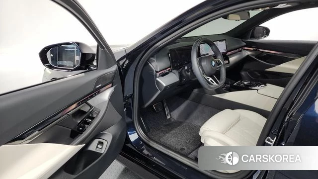 BMW 5 Series (G60) id 4194014 из Кореи 38