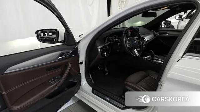 BMW 5 Series (G30) id 3045134 из Кореи 20