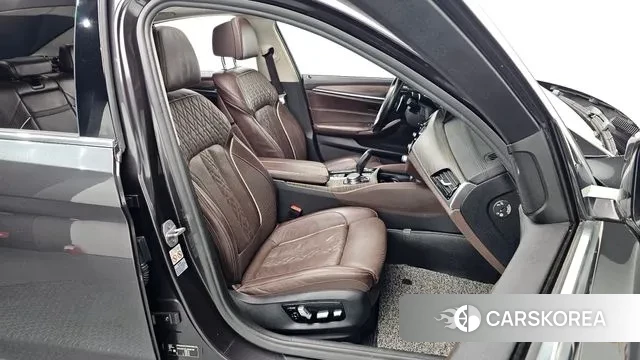 BMW 5 Series (G30) id 3469946 из Кореи 20