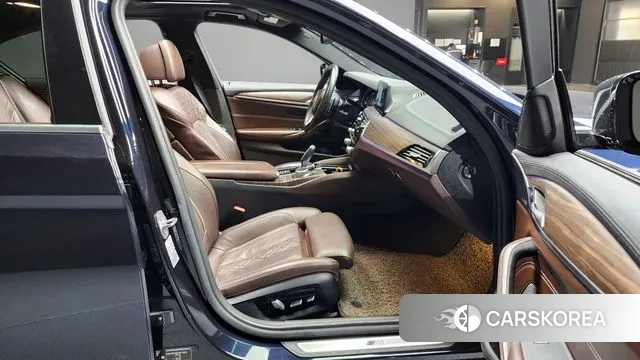 BMW 5 Series (G30) id 3682634 из Кореи 20