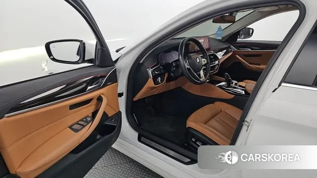 BMW 5 Series (G30) id 3088567 из Кореи 20