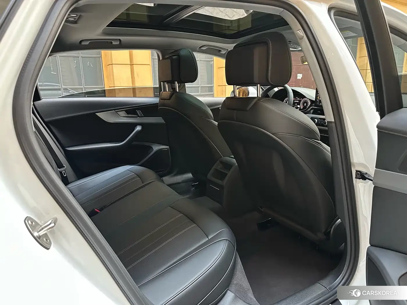Audi A4L id 4617057 из Китая 20