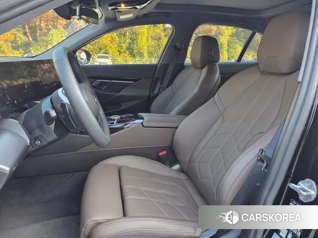 BMW 5 Series (G60) id 3382882 из Кореи 20