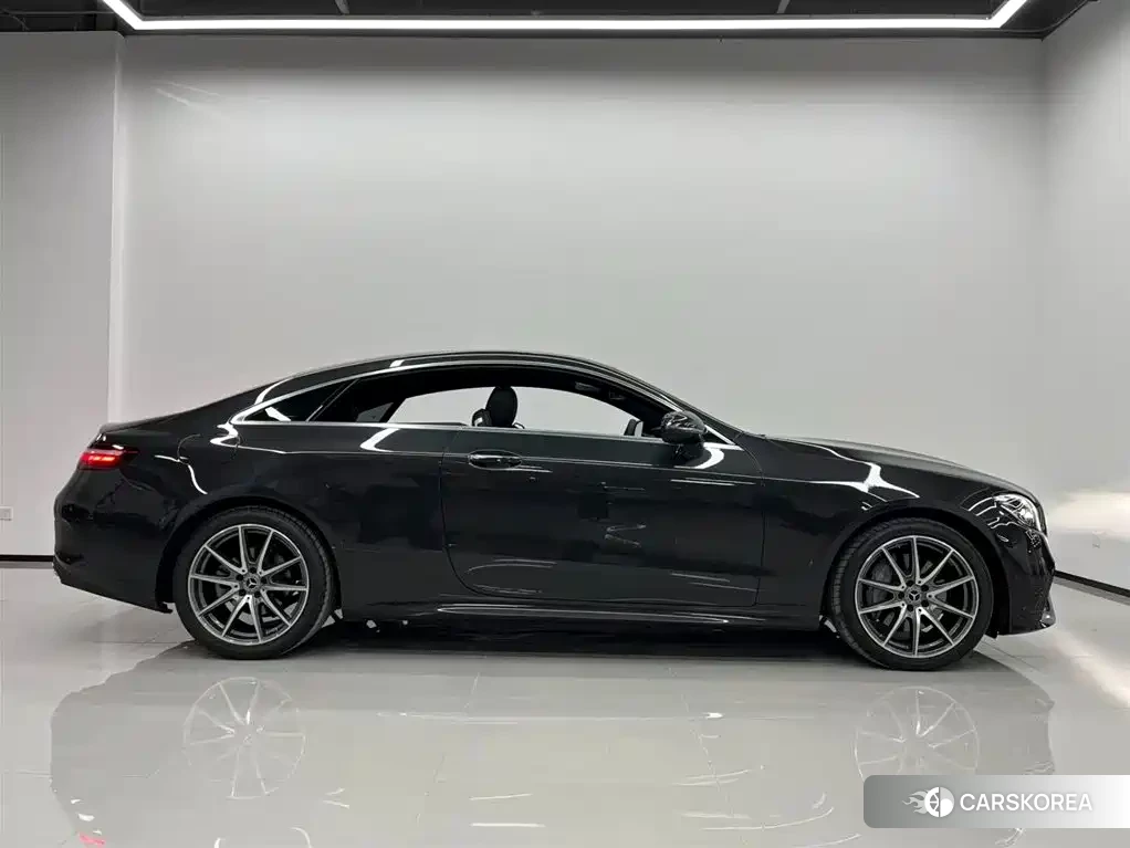 Mercedes-Benz E-Class id 4628975 из Китая 17