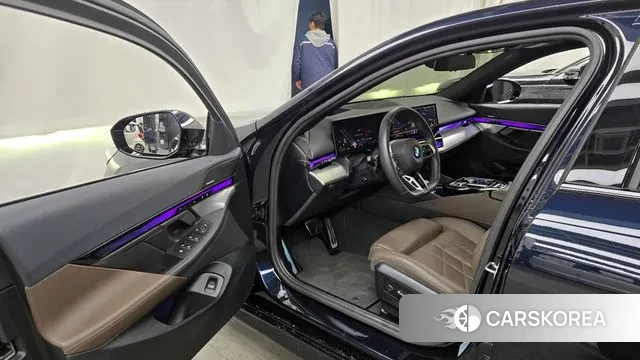 BMW 5 Series (G60) id 3605697 из Кореи 20