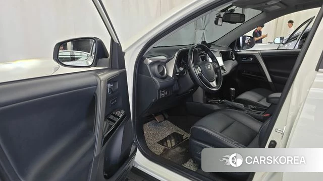 Toyota RAV4 id 4689343 из Кореи 20