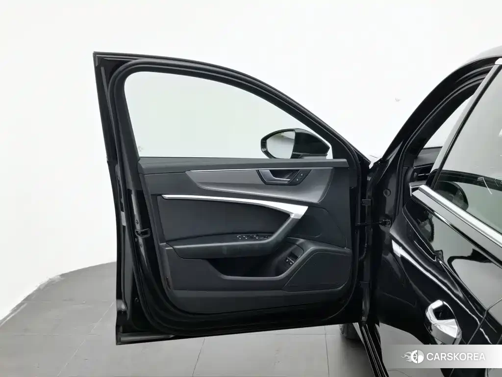 Audi A6L id 4629796 из Китая 24