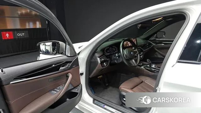 BMW 5 Series (G30) id 3787613 из Кореи 20