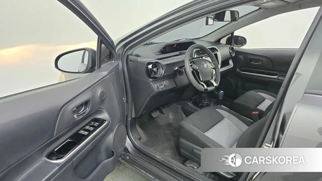 Toyota Prius C id 3820939 из Кореи 20