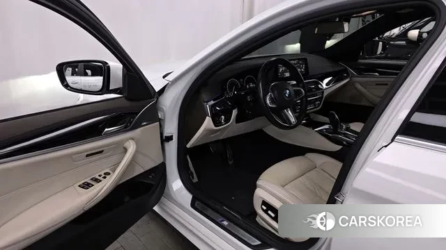 BMW 5 Series (G30) id 3698518 из Кореи 20