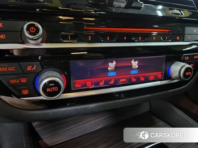 BMW 5 Series (G30) id 3823949 из Кореи 13