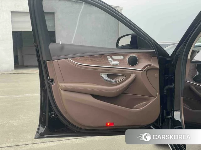 Mercedes-Benz E-class id 4277354 из Китая 12