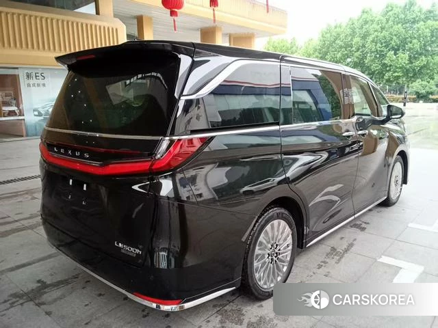 Lexus LM id 4291581 из Китая 10